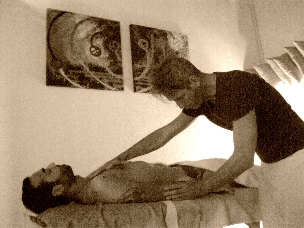 Loris Castagnoli shows a intimacy technique during Californian Massage