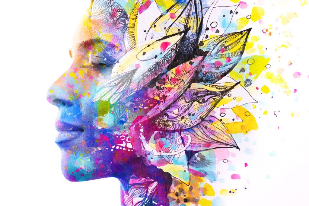 Doppia esposizione del profilo di una donna che si dissolve in vivaci disegni di foglie colorate con un messaggio nascosto sulla vita ascoltando un suono